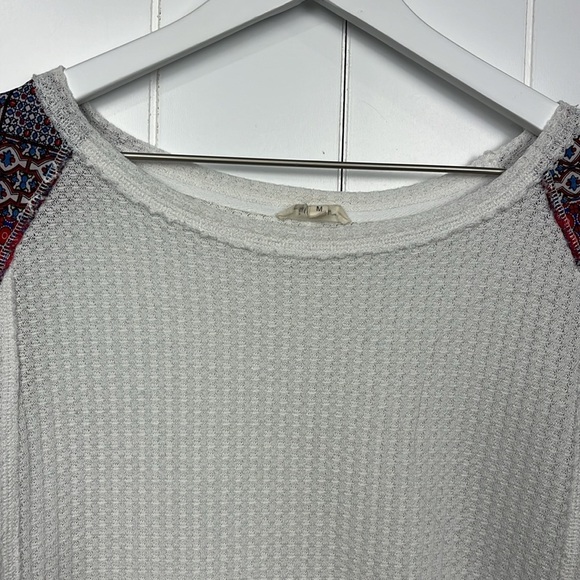 In Loom Womens Top M Cream Blue Red Waffle Knit Boho Sleeves Smocked Cuffs Soft - Picture 3 of 13